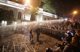 ТАСС: против митингующих в Тбилиси применили перцовый газ и резиновые пули