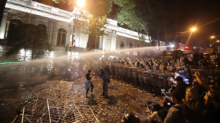 Против митингующих в Тбилиси применили перцовый газ и резиновые пули