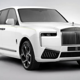 Rolls-Royce показал рестайлинговый внедорожник Cullinan