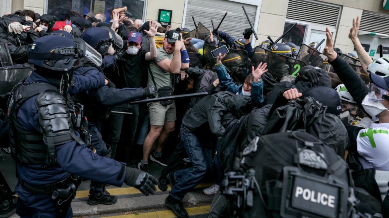 На первомайских акциях в Париже произошли стычки, несколько полицейских госпитализированы