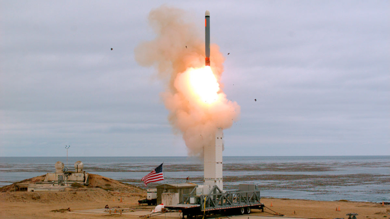 Запуск крылатой ракеты наземного базирования традиционной конфигурации у побережья Калифорнии