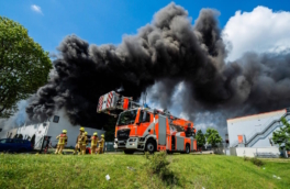 Берлин накрыло ядовитым дымом из-за пожара на оборонном заводе