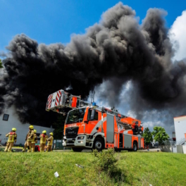 В Германии приостановили тушение крупного пожара на военном заводе