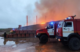 В Смоленске локализовали крупный пожар на заводе