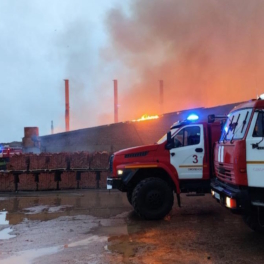 В Смоленске локализовали крупный пожар на заводе