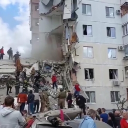 Три спасателя получили травмы во время повторного обрушения дома в Белгороде