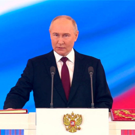Путин вступил в должность президента РФ и заявил, что россияне подтвердили правильность курса страны