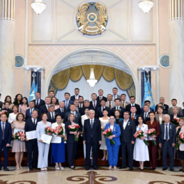 "Важный фактор политической жизни": президент Казахстана поздравил журналистов с профессиональным праздником