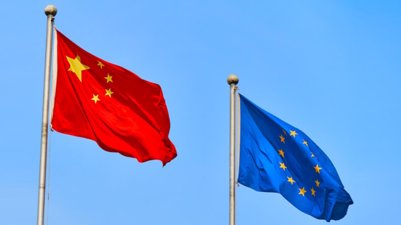 Флаги Китая и Евросоюза