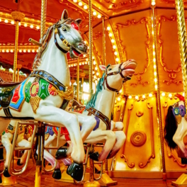 Какой сегодня праздник: 28 июня — День карусельной лошадки
