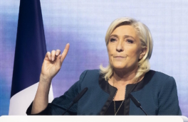 Ле Пен: приглашение Зеленского во Францию говорит о затруднительном положении Макрона