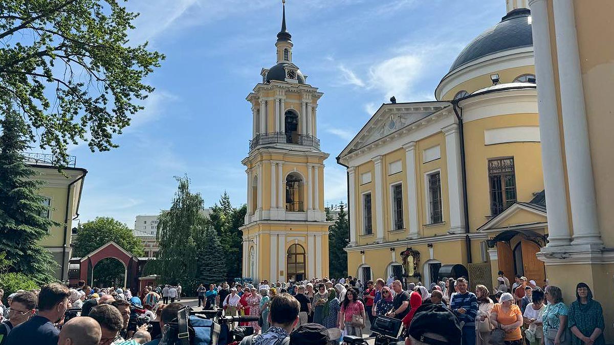 Церемония прощания с актрисой Анастасией Заворотнюк