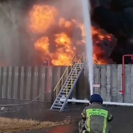 Глава Ростовской области сообщил, что риска распространения пожара в Азове на другие объекты нет