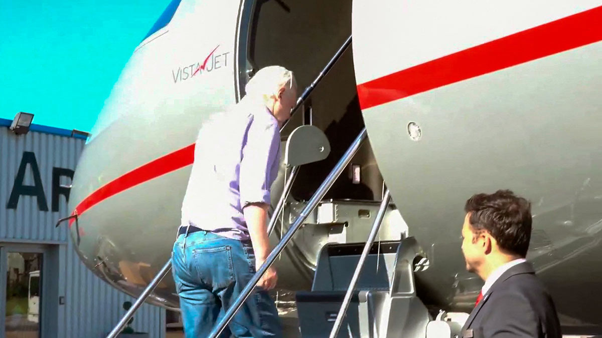 Жена и дети Ассанжа прилетели в Австралию в ожидании его освобождения