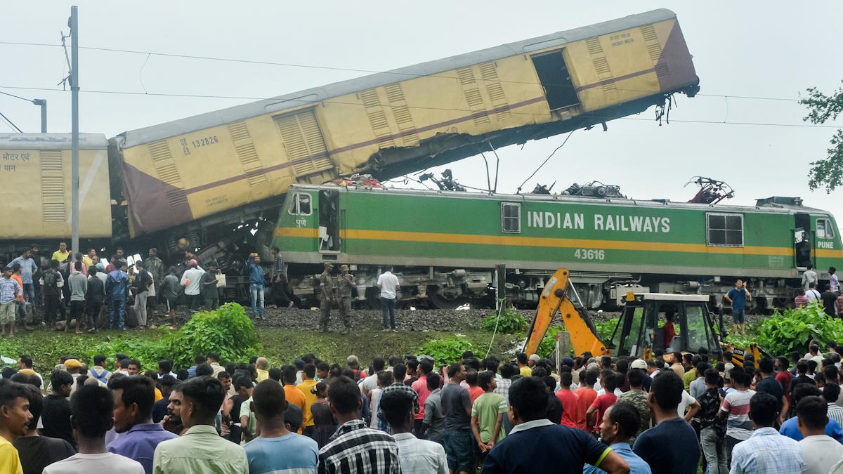 Столкновение поездов в Индии: восемь погибших, 52 человека госпитализированы
