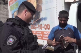 В Санкт-Петербурге полиция задержала почти 50 мигрантов на оптовых рынках