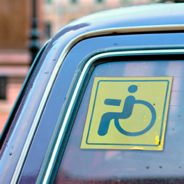 Депутаты предложили лишать прав за незаконную установку знака "инвалид"