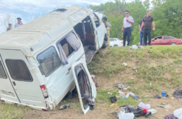 В Дагестане в ДТП с "Газелью" погиб ребенок и пострадали 17 человек