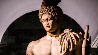 В древнем городе на территории Болгарии нашли двухметровую статую греческого бога Гермеса