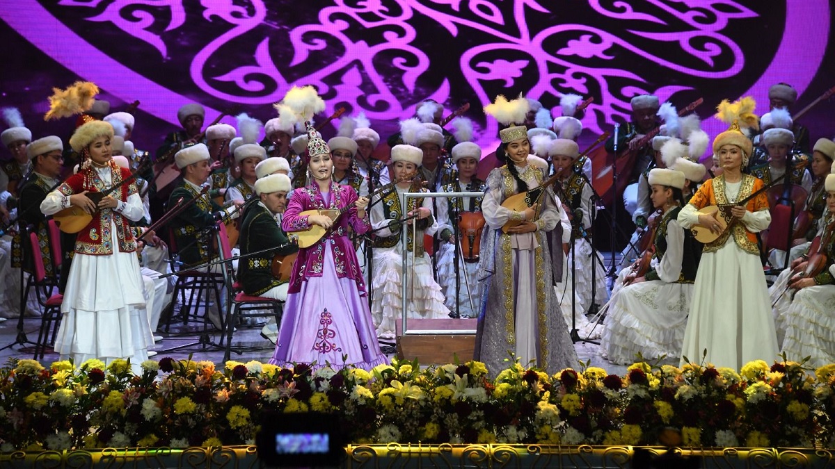 Музыкальный символ народа. В Казахстане и России отпраздновали День домбры