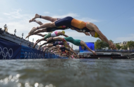 Триатлонистам стало плохо после заплыва по Сене на Олимпиаде в Париже