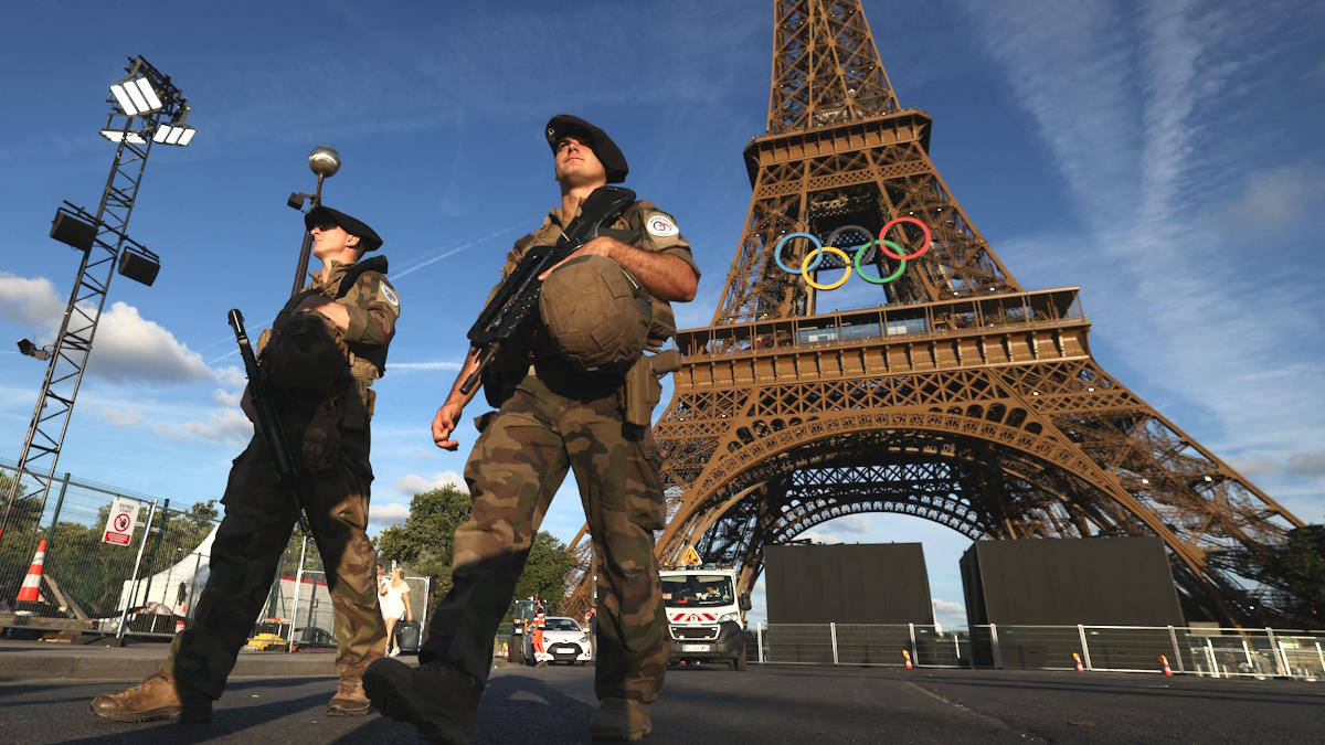 Снайперы, водолазы, дроны и ИИ: как будут обеспечивать безопасность на церемонии открытия Олимпиады в Париже