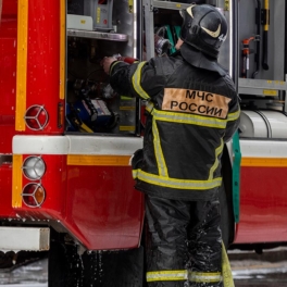 На Кубани спустя сутки потушили пожар на атакованной БПЛА нефтебазе в станице Ленинградской