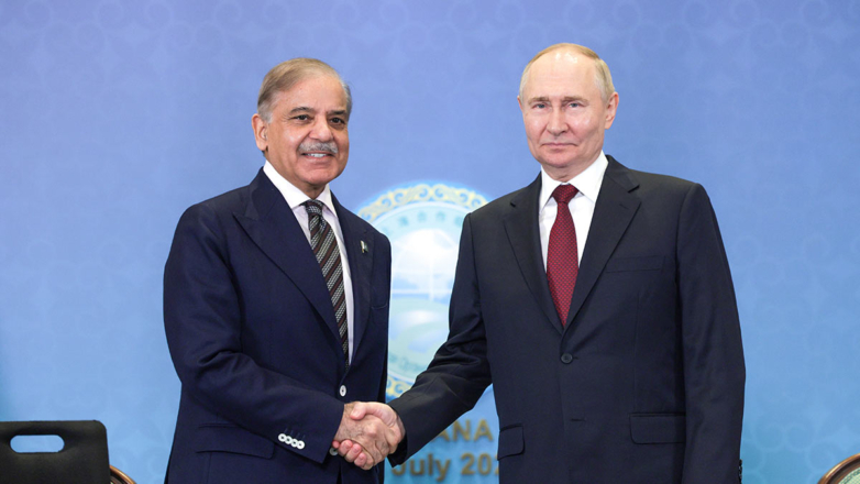 Президент РФ Владимир Путин и премьер-министр Пакистана Шахбаз Шариф