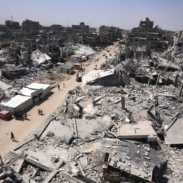 СМИ: на разбор обломков зданий в секторе Газа уйдет не менее 15 лет