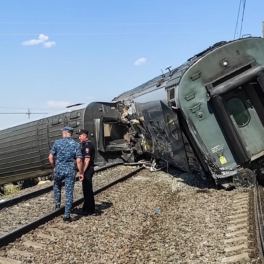 Все пострадавшие пассажиры извлечены из поезда, столкнувшегося с грузовиком в Волгоградской области