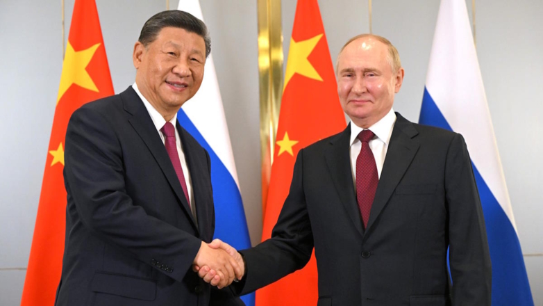 Председатель КНР Си Цзиньпин и президент РФ Владимир Путин (слева направо)
