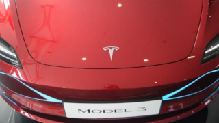 Tesla отозвала более 1,8 млн автомобилей из-за рисков ДТП
