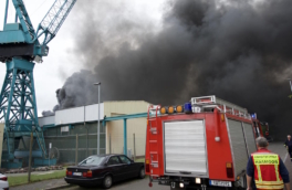 На верфи в Германии произошел крупный пожар