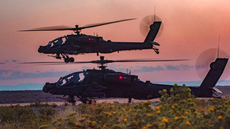 Вертолёты H-64 Apache (архивное фото)