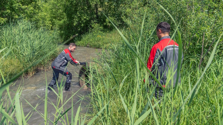 Сотрудники УК "Кузбассразрезуголь" очистили реку от мусора