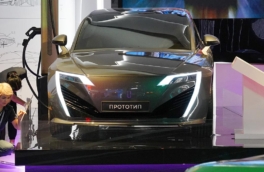 В Москве показали прототип нового российского электромобиля "Молния"