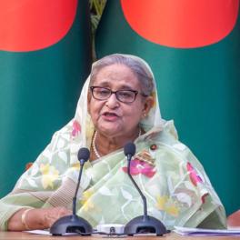 СМИ: премьер Бангладеш ушла в отставку из-за беспорядков