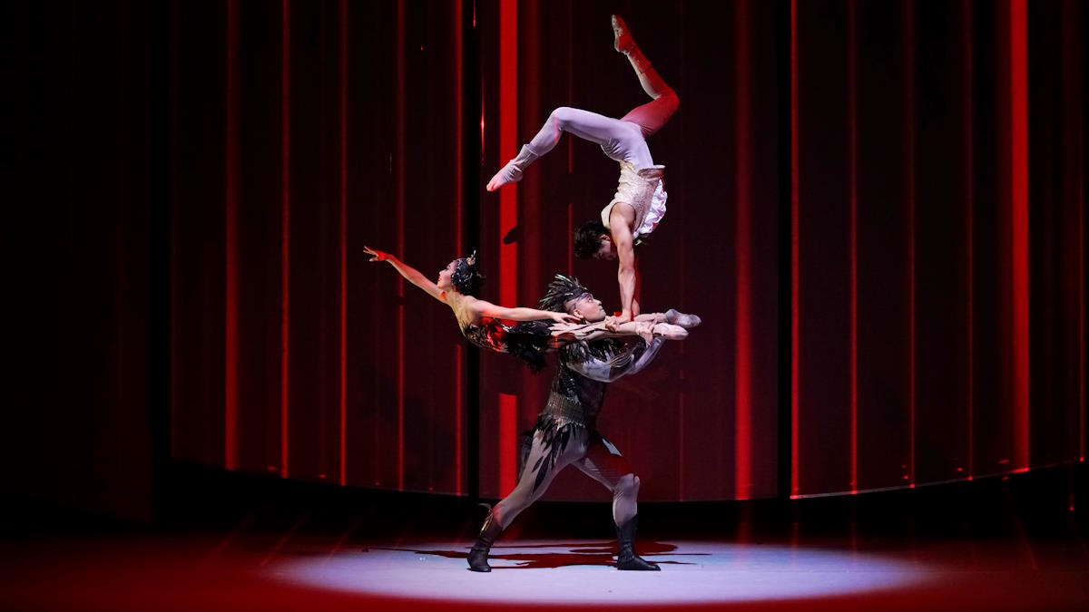Известная акробатическая труппа из Гуанчжоу покажет захватывающий шоу-балет 