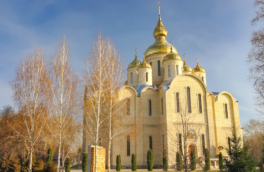 В Черкассах люди в масках напали на самый большой храм УПЦ