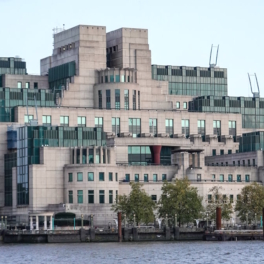 Экс-глава MI6 признал, что Европа воюет с Россией