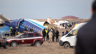 Жертвами крушения пассажирского самолета в Казахстане, предположительно, стали 38 человек