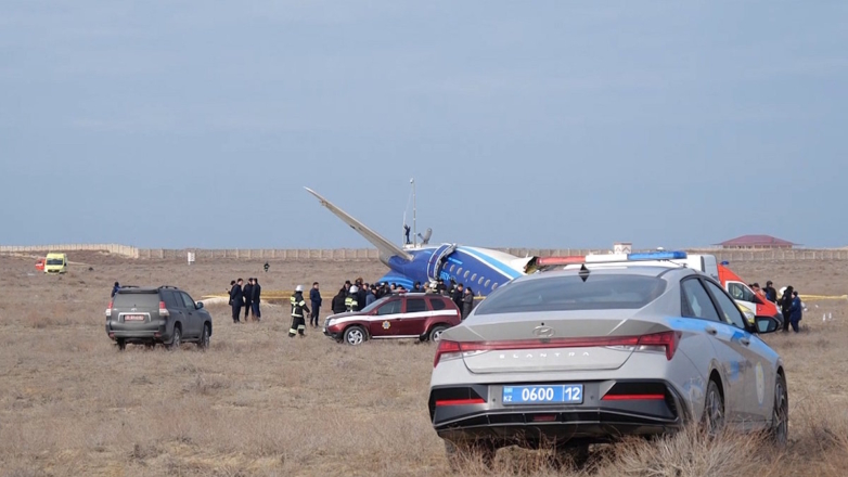 Обломки самолёта, потерпевшего крушение под Актау