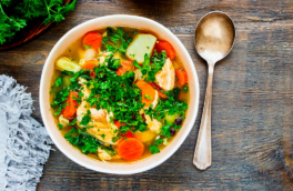 ПП-суп с семгой, рисом, сельдереем и овощами: вкусный обед для всей семьи