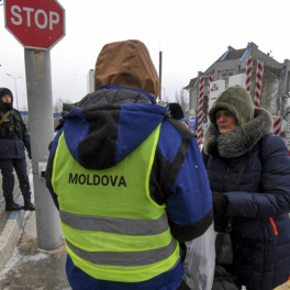 Молдавия и Украина приостановили пропуск на границе