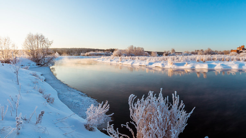 Река зимой