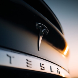 Tesla отзывает более 376 тысяч автомобилей Model 3 и Model Y 2023 года выпуска