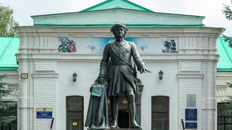 Памятник российскому императору Петру I в Полтаве (архивное фото)