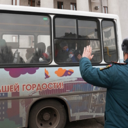 Военные и волонтеры эвакуировали 68 человек из Суджи