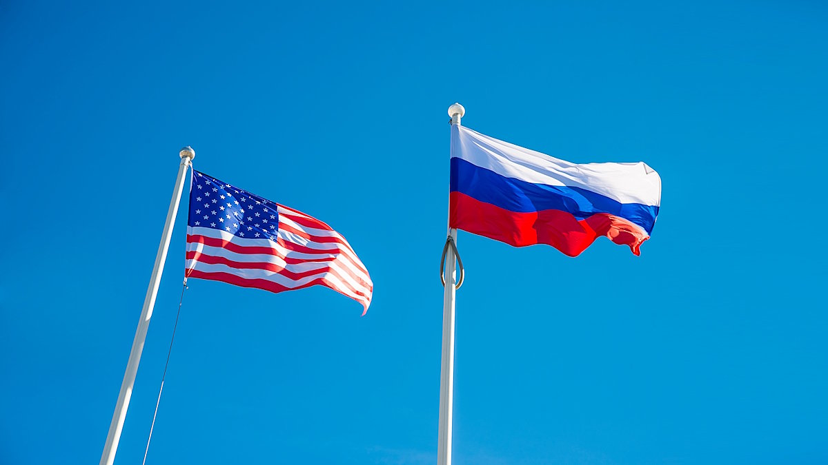 Флаги США и России