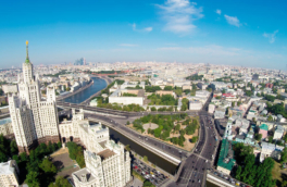 Московским водителям рекомендовали выезжать только на зимней резине